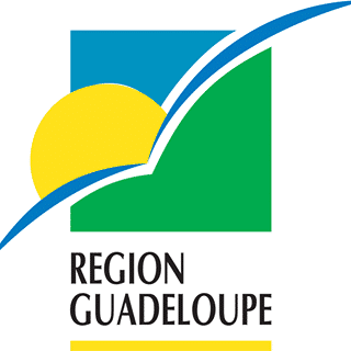 Logo de la Commission européenne affichant le drapeau européen (cercle de 12 étoiles jaunes sur fond bleu) devant une silhouette stylisée de bâtiment en lignes grises, avec le texte « European Commission » en dessous.