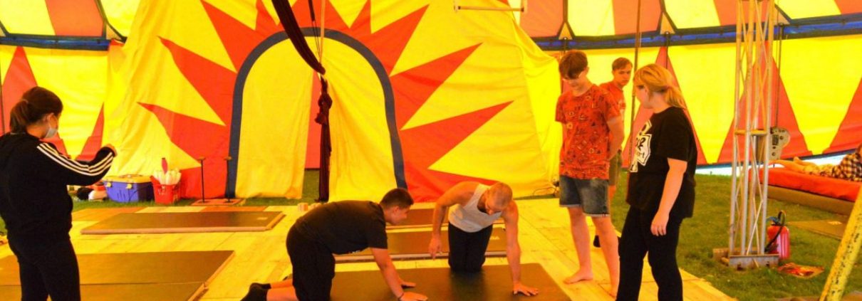 Les jeunes se sont initiés au cirque. Une représentation a lieu ce mercredi 11 août, sous chapiteau.
