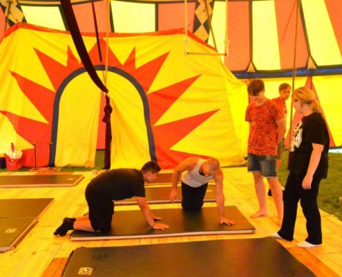 Les jeunes se sont initiés au cirque. Une représentation a lieu ce mercredi 11 août, sous chapiteau.