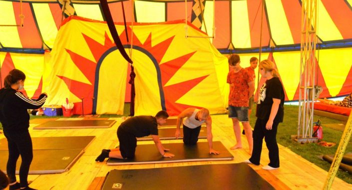 Capture Les jeunes se sont initiés au cirque. Une représentation a lieu ce mercredi 11 août, sous chapiteau.