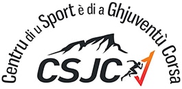 Logo du CSJC présentant l'acronyme « CSJC » en lettres noires, surmonté d'une silhouette de montagne et accompagné d'une silhouette de coureur franchissant une ligne d'arrivée stylisée, le tout encadré par un arc de cercle textuel en langue corse.
