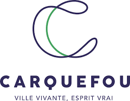 Logo officiel de la ville de Carquefou présentant une lettre "C" stylisée en lignes entrelacées bleues et vertes.